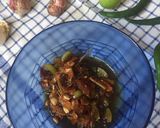 Foto langkah ke 4 dari resep Tumis Ikan Asin Gabus.