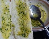 Foto langkah ke 4 dari resep Sup Merah Garlic Bread.