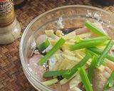 Gambar langkah 2 resipi Ayam kukus halia dan cendawan.