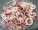 Foto langkah ke 1 dari resep Tumis Cumi Asin.