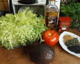 Foto del paso 1 de la receta: Ensalada de escarola y aguacates con semillas