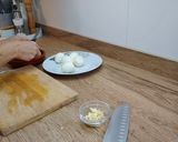 A picture of step 1 of Huevos en Salmorejo (Castile and León).