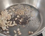 A picture of step 3 of Puffed rice upma.