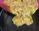 Foto del paso 7 de la receta: 🍳🍷 Tortilla de repollitos de Bruselas, cebolla, jamón, al aroma de vino blanco 🍷🍳