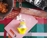 Foto langkah ke 5 dari resep Cireng isi Ayam Suwir Pedas.