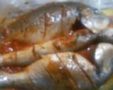 Une image de l'étape 1 de Tadjine de poisson au four avec quartier de tomate.