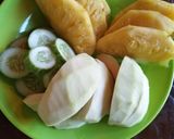 Foto langkah ke 2 dari resep Lotekan Buah Kampung.