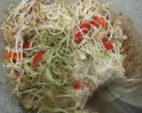 Foto langkah ke 4 dari resep Cah Taoge Ayam Kucai.