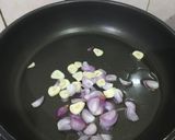 Foto langkah ke 3 dari resep Tumis Jamur Tiram Orak Arik Telur.