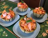 Une image de l'étape 15 de Melon farci aux tomates bicolores, feta, radis et menthe fraîche.