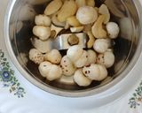 A picture of step 7 of Varat special, poory bhaji, chattny, makhany ki kher.