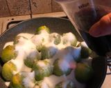 Foto del passaggio 1 della ricetta Fichi caramellati al vino rosso