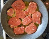 Foto del paso 2 de la receta: Solomillo de cerdo en salsa de queso
