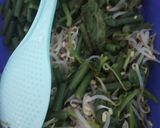Foto langkah ke 1 dari resep Urap simpel pedes endolita.