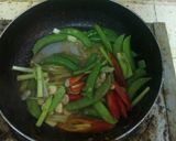 รูปขั้นตอนการทำที่ 5 ของ กุ้งผัดถั่วลันเตากระเทียมพริกไทย