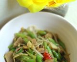 Foto langkah ke 4 dari resep Tumis buncis toge bakso.