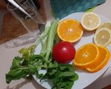 Foto del passaggio 1 della ricetta Drink con Pomodoro, Sedano, Fragola, Limone, Arancia, Paprika Dolce e Pepe