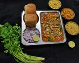 A picture of step 7 of Misal pav #boxweek7.
