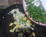 A picture of step 3 of Tawa Papar crispy chaat.