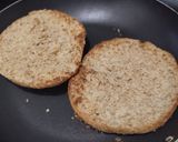 Foto del paso 4 de la receta: Sándwich🥙de cebolla caramelizada🧅queso🧀y miel🧅🧀🍯