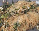 Foto langkah ke 4 dari resep Tumis bihun brokoli.