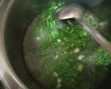 A picture of step 2 of Aloo hari pyaz ka bhurta.