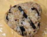 ข้าวปั้นรสสาหร่ายคอมบุตุ๋นและปลาแห้ง Kombu no Tsukudani Onigiri 昆布の佃煮おにぎり วิธีทำสูตร 4 รูป