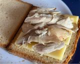 Une image de l'étape 3 de Sandwich Grillé au Poulet et au Fromage Comté pour un Pique-nique.