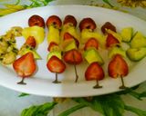 Foto del paso 10 de la receta: Brochetas afrodisiacas de fresas y camarón al perejil