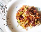 Hình bước làm 2 của món Mì bò xào ngũ sắc - Ăn dặm cho bé
