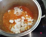 Foto del paso 5 de la receta: Alubias con calamar, gambas, langostinos y choco