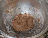Foto del paso 3 de la receta: Galletitas de banana, chocolate y arándanos, sin azúcar y sin tacc