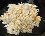 Foto langkah ke 3 dari resep Nasi Telur Aduk.