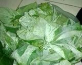 Foto langkah ke 1 dari resep Oseng daun singkong saos tiram pedas.