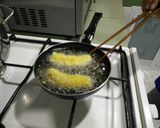 Hình bước làm 3 của món Chuối chiên xù