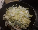 Foto del paso 5 de la receta: Wok de Col China y Mejillones al Sésamo