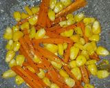 Foto langkah ke 4 dari resep Grilled Pepper Chicken with Corn & Carrot.