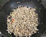 Hình bước làm 3 của món Hến xào sả ớt