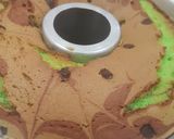 Foto langkah ke 5 dari resep Bolu pandan coklat.