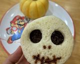 Hình bước làm 3 của món Sandwich Ma Quái Halloween