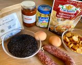 Une image de l'étape 1 de Arancini au riz noir et shakshuka Omie, au cœur de feta et chorizo.