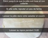 Une image de l'étape 2 de Pizza gourmande avec bordure aux fromages.