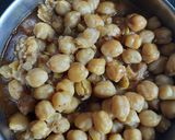 छोले व बटर नान (chole ani butter nan recipe in marathi) रेसिपी स्टेप 1 फोटो 