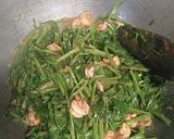 Foto langkah ke 4 dari resep Kangkung seafood saos tiram.
