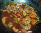 Foto langkah ke 5 dari resep Udang Saus Asam Manis.
