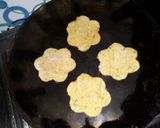 A picture of step 4 of Leftover rice paratha.