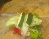Foto langkah ke 5 dari resep Vietnam spring roll isian udang rebus.