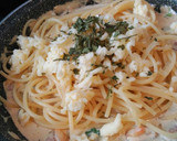 Foto del paso 7 de la receta: Pasta con espinacas, gambas y beicon