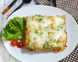 Foto langkah ke 9 dari resep Cheese and beef bread pudding.