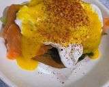 Hình bước làm 4 của món Salmon Benedict🍴